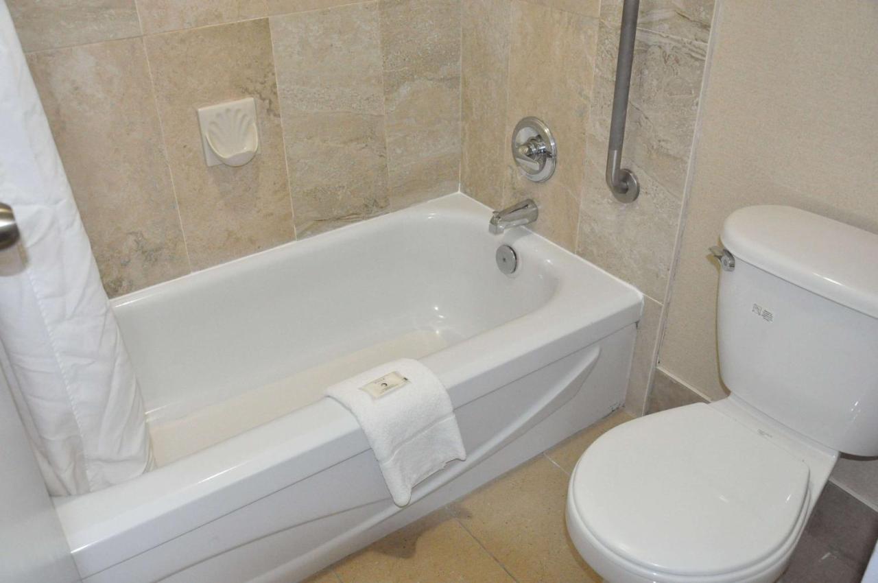فندق Ramada By Wyndham أبوتسفورد المظهر الخارجي الصورة